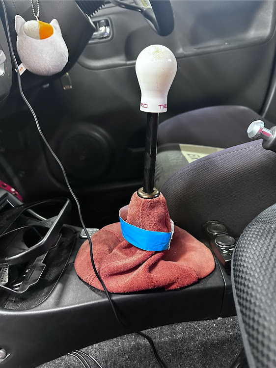 エッセのDIY・シフトレバー交換に関するカスタム事例の投稿画像2枚目