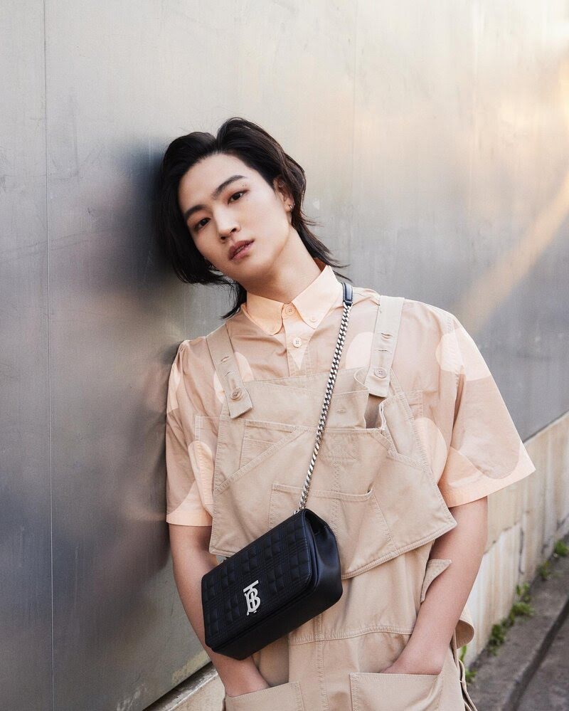 220425-JAY-B-Instagram-Update-BURBERRY-THE-LOLA-BAG-AD-documents-1