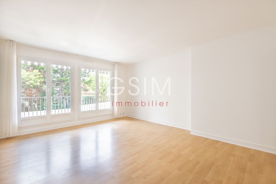 Location  appartement 4 pièces 108 m² à Garches (92380), 2 150 €