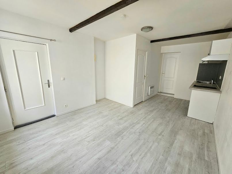 Location  appartement 1 pièce 26 m² à Epône (78680), 561 €