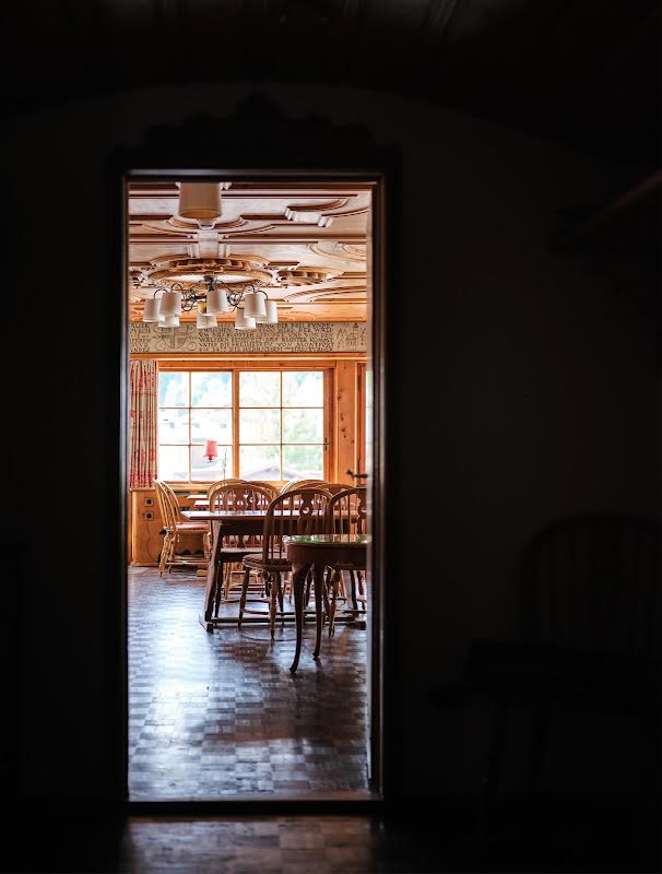 Chesa Grischuna view into the saloon