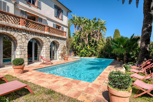 Villa with pool 3