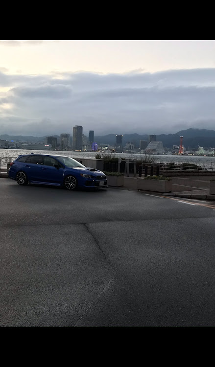 レヴォーグの海と愛車・ポートアイランドしおさい公園に関するカスタム事例の投稿画像1枚目