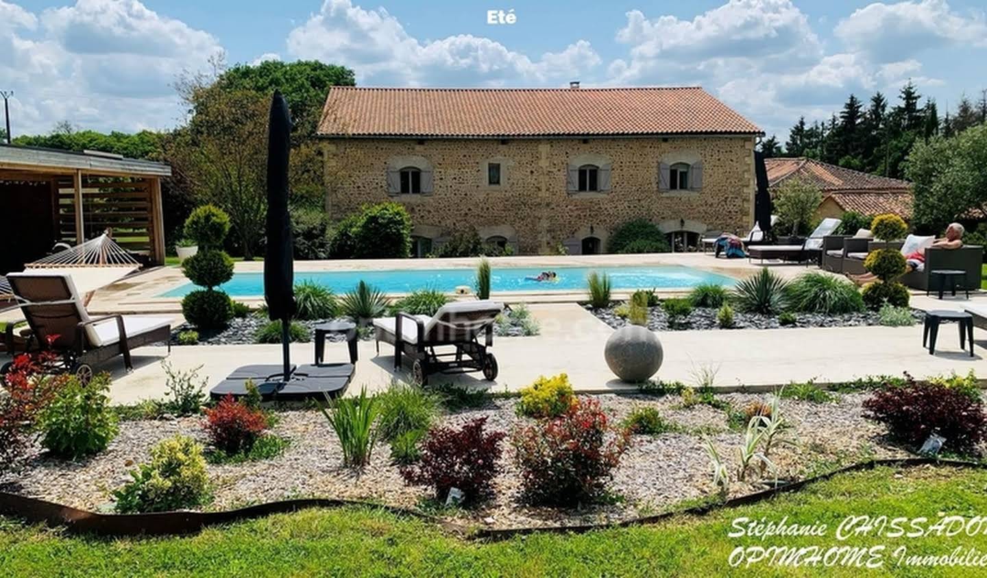 Property with pool La Rochefoucauld