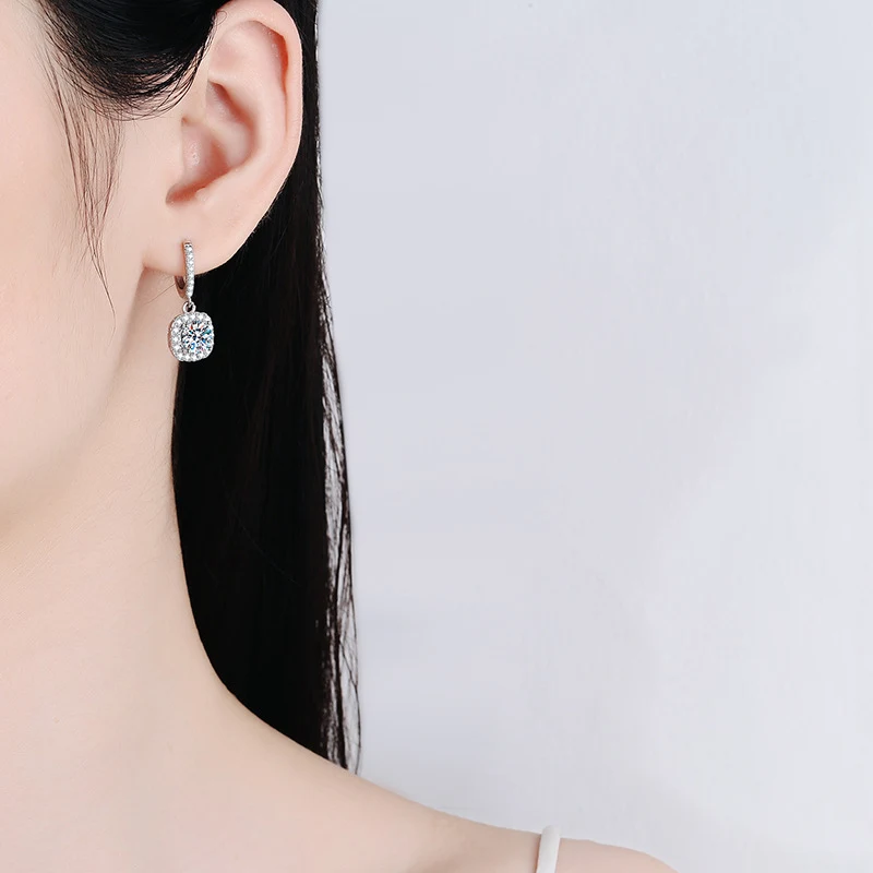Boucles d'oreilles femme Silver Mossstone, un accessoire de mode élégant et intemporel. Sublimez votre look avec ce bijou raffiné pour un éclat discret.