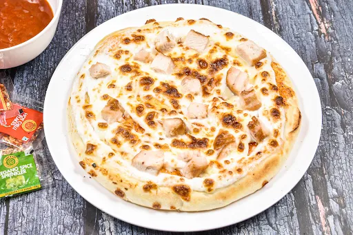 Cheese And Smoked Chicken Pizza