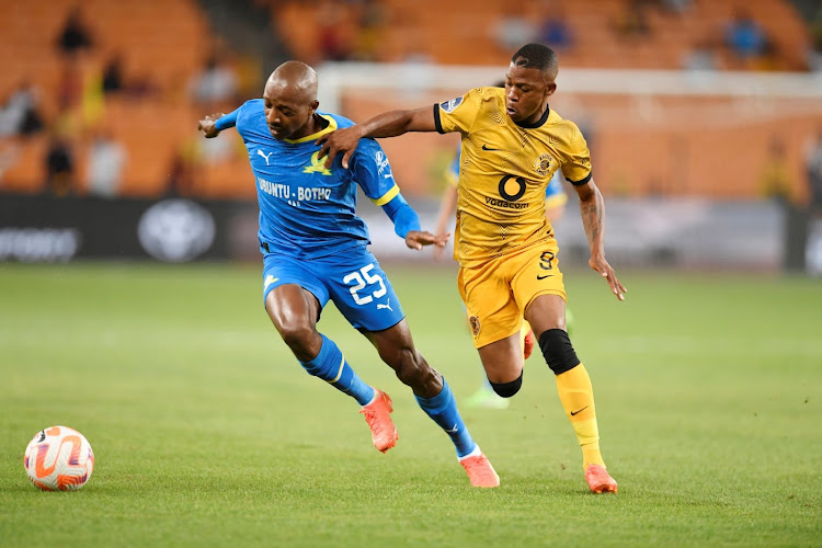 Mamelodi Sundowns player Khuliso Mudau and Ashley Dolly of Kaizer Chiefs during the DStv Premiership match at FNB Stadium on January 21, 2023.