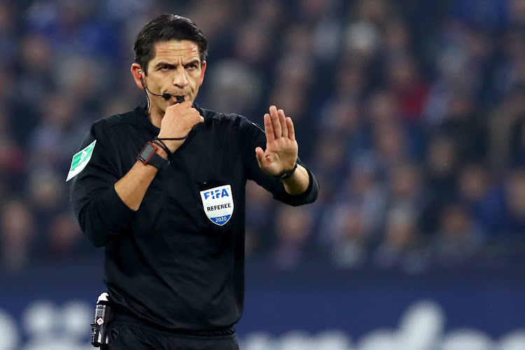 Un célèbre arbitre allemand est un boucher sur FIFA 