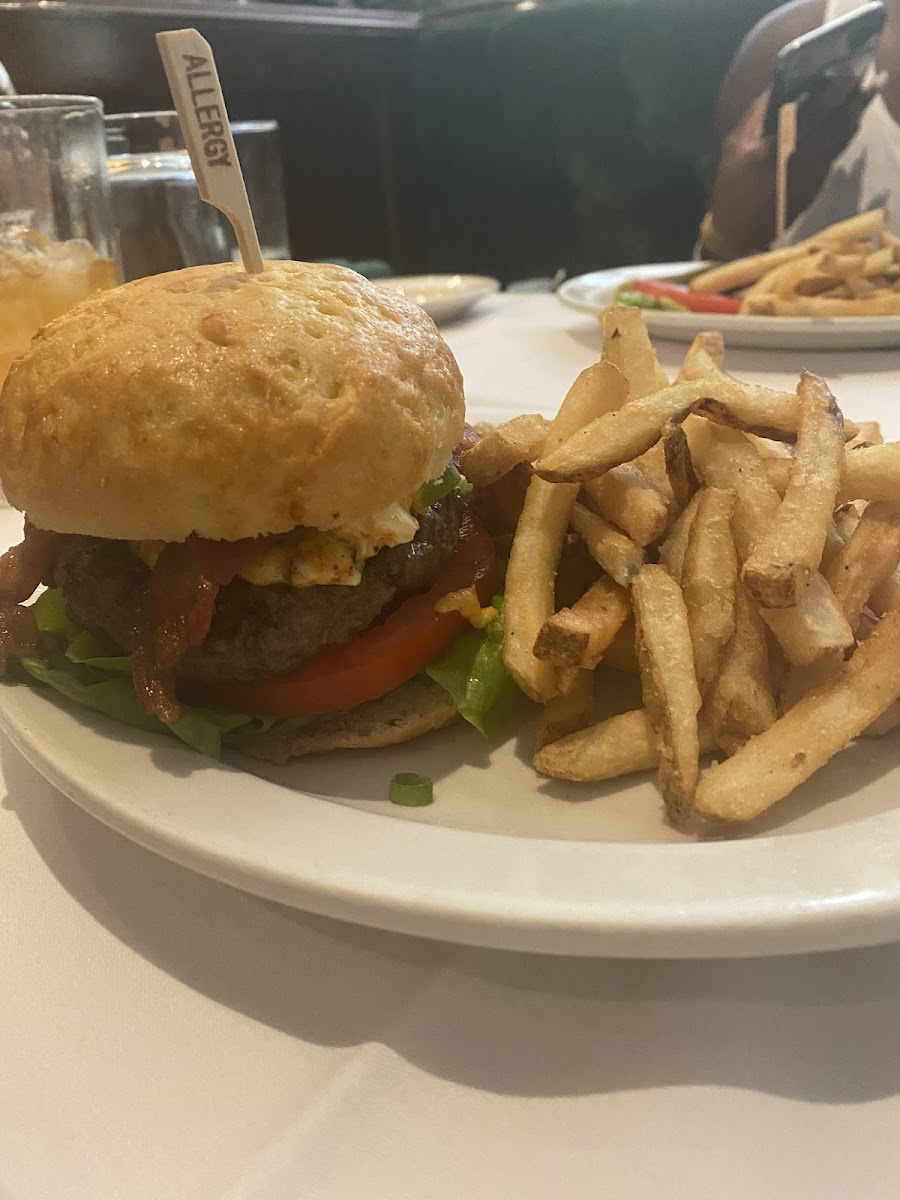 Pimento burger & fries. ❤️