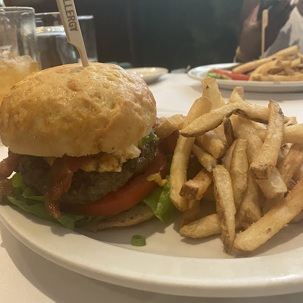 Pimento burger & fries. ❤️