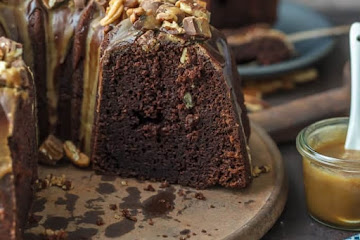 Turtle Brownie Cake