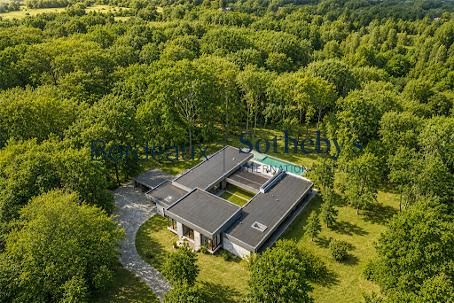 House with pool and terrace 4