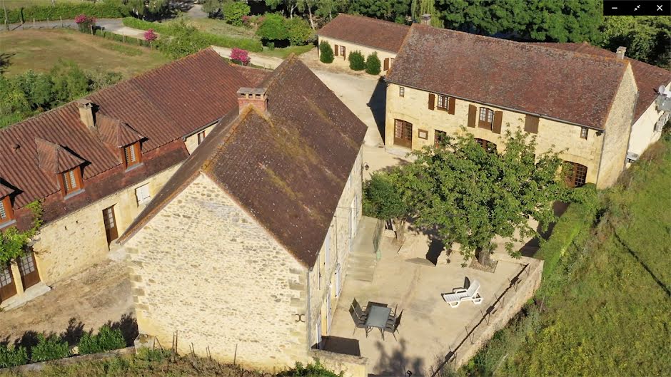 Vente ferme 30 pièces 723 m² à Marquay (24620), 987 900 €