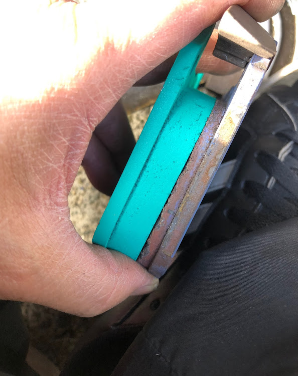 1シリーズ ハッチバックのブレーキパッド交換・プロジェクトミュー・RACING N＋に関するカスタム事例の投稿画像1枚目