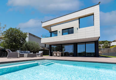 Maison avec piscine et jardin 2