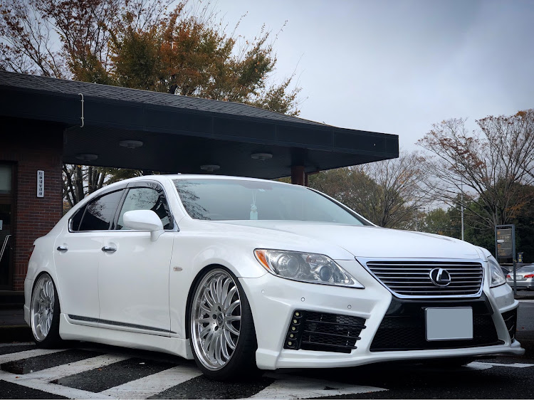 ぱっき〜さんが投稿したLS460・レクサス・エアサス車に関するカスタム事例の投稿画像1枚目