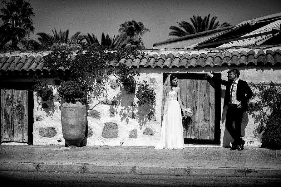 Fotógrafo de casamento Lyudmila Bordonos (tenerifefoto). Foto de 21 de setembro 2013