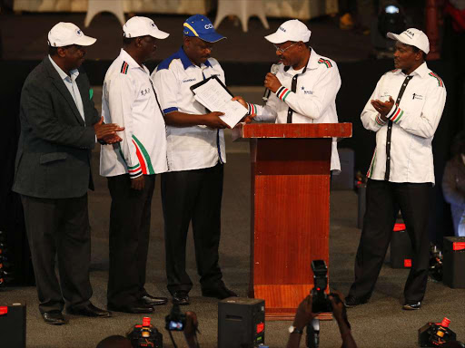 Chama Cha Mashinani Party leader Isaac Rutto (C) displays the alliance agreement to join NASA at Bomas of Kenya on April 20. He is flanked by Musalia Mudavadi, Raila Odinga, Moses Wetang’ula and Kalonzo Musyoka /Jack Owuor