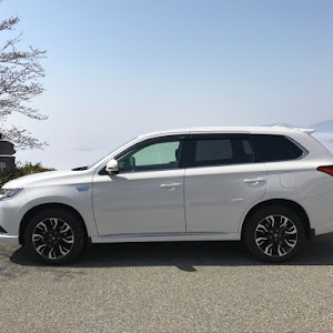 アウトランダーPHEV GG2W