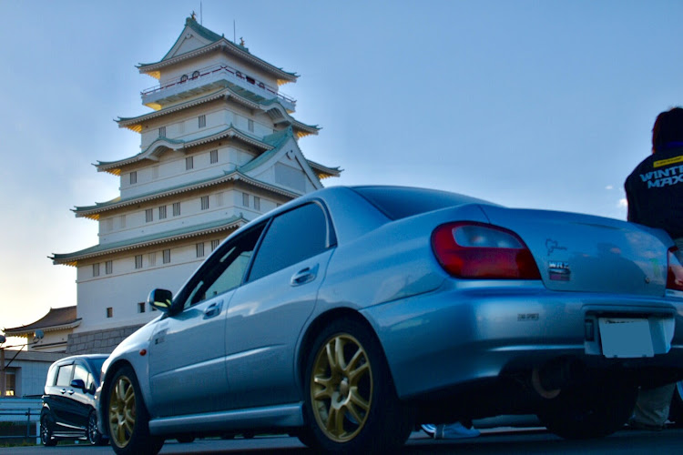 レガシィB4のガルウィング・ストロボ・吉田ひな・荒木みお・club車馬鹿に関するカスタム事例の投稿画像2枚目