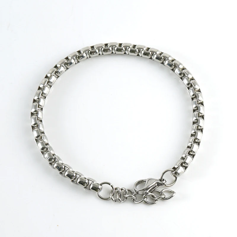 Chaîne carrée en acier titane avec perles, tendance, cool, hip hop, pour hommes et femmes. Un bijou audacieux pour un look affirmé.