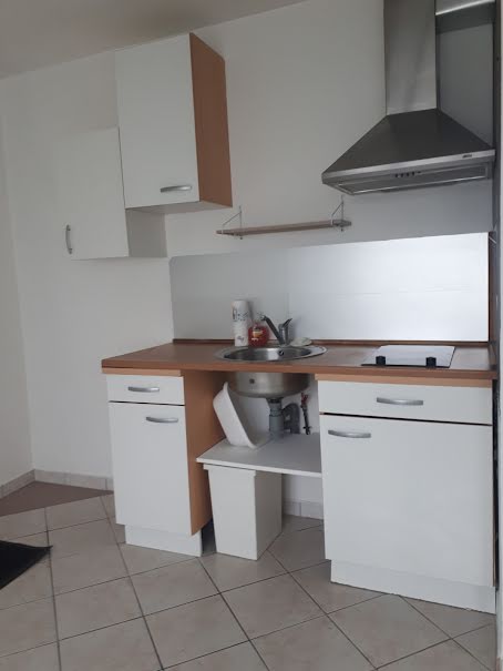 Location  appartement 1 pièce 19 m² à Ballancourt-sur-Essonne (91610), 500 €