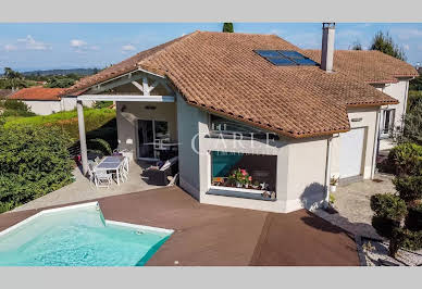 Villa avec piscine et terrasse 12