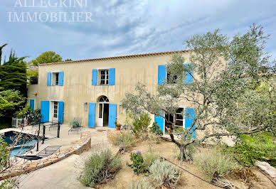 Maison avec piscine et terrasse 4