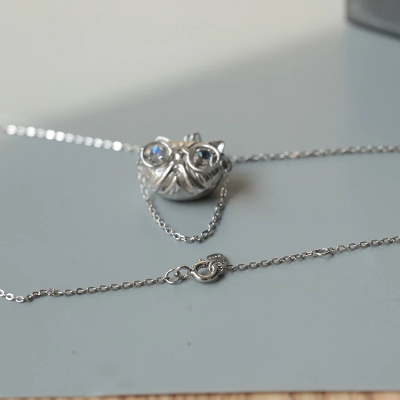 Title 3, Pendentif chat littéraire en argent sterling, s...