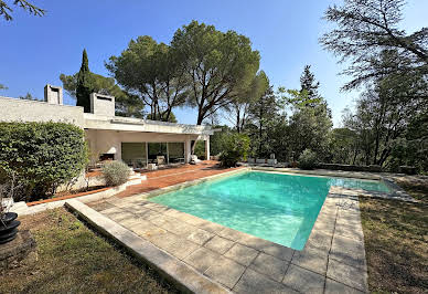 Villa avec piscine et terrasse 7