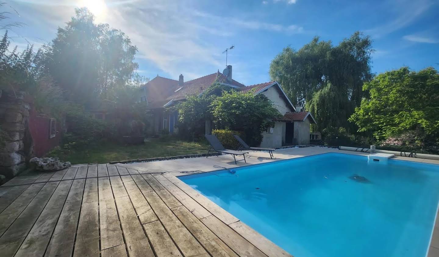 Propriété avec piscine Breuil-sur-Vesle