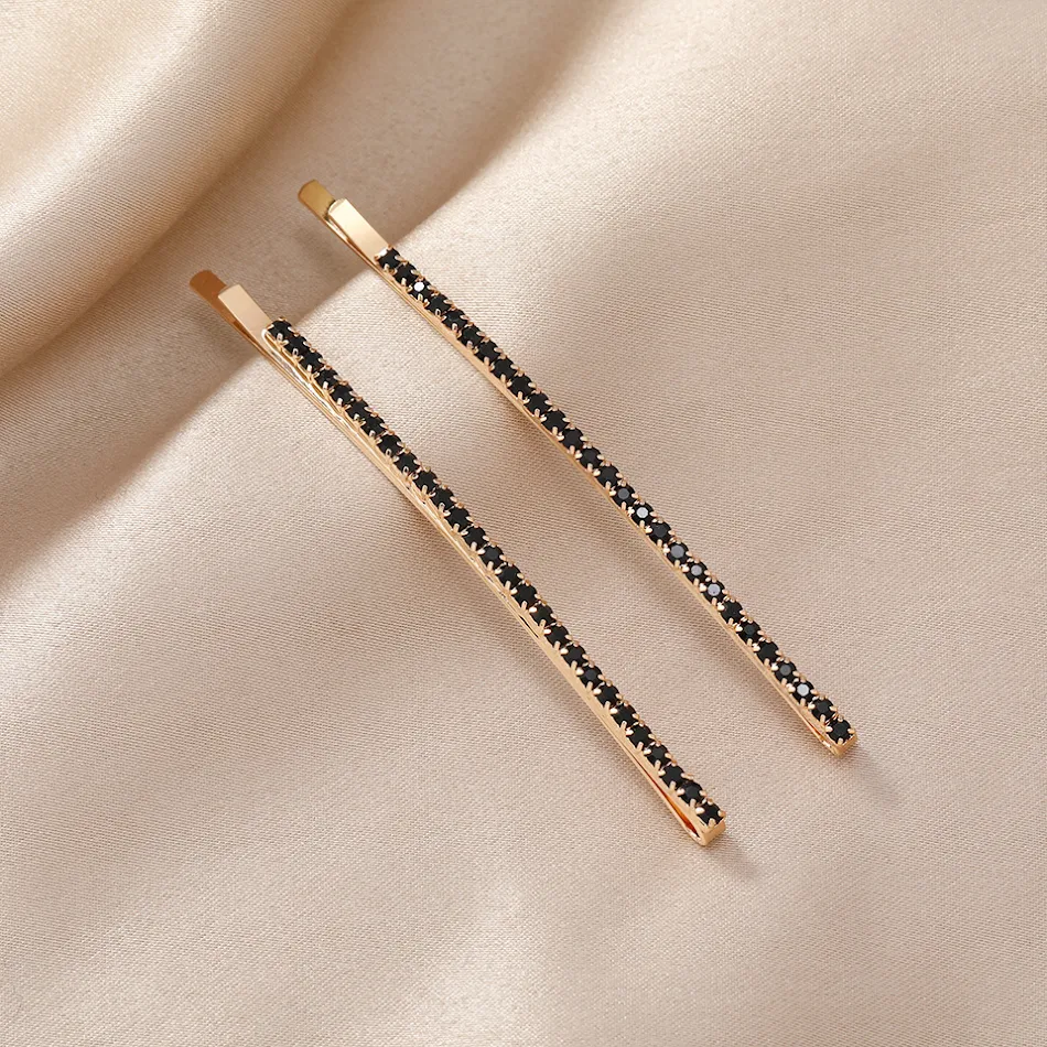 Presilha de strass com franja coreana simples para um visual charmoso. Penteado fácil e rápido, ideal para diversas ocasiões.