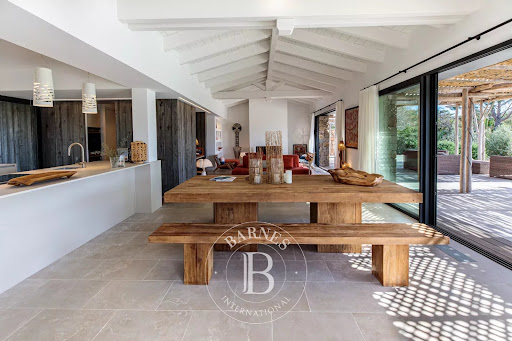 Villa avec piscine et terrasse 5