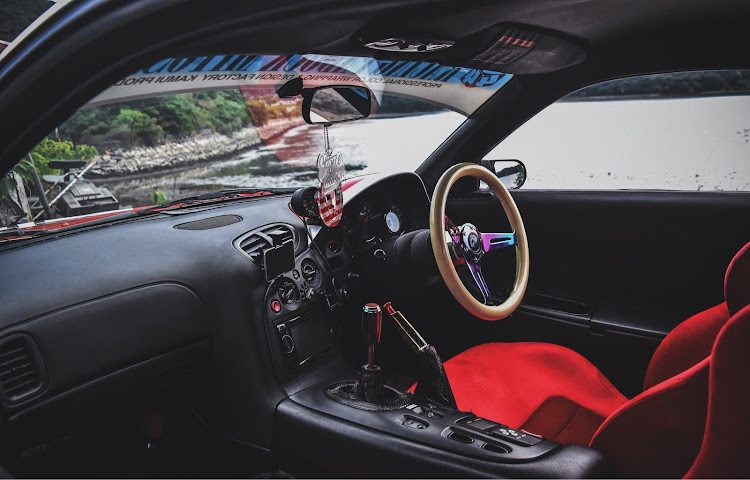 RX-7のドライブ・FD3S・マツダ・Marlboroに関するカスタム事例の投稿画像6枚目