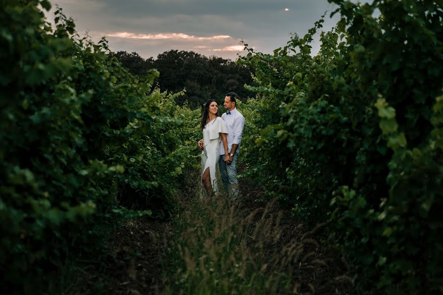 Fotografo di matrimoni Andreea Ionita (deeafotostudio). Foto del 5 ottobre 2020