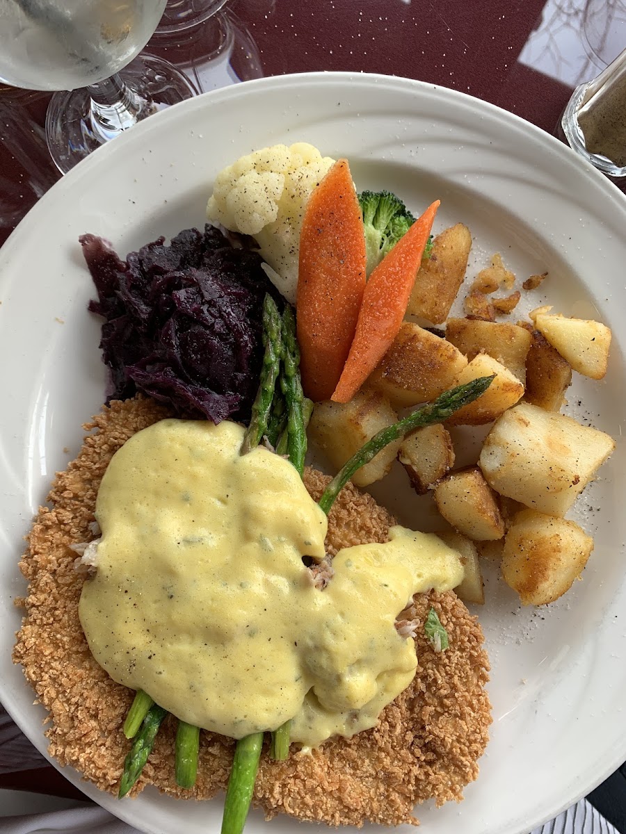 Gluten Free Schnitzel Oscar eith GF bernaise