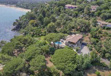 Villa avec piscine en bord de mer 8