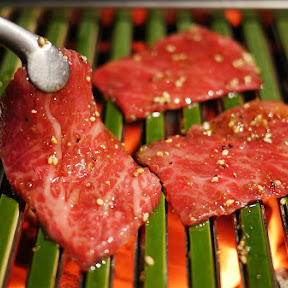 【秘密グルメ】竹で焼肉を焼く行為は極めて味覚と視覚と嗅覚に刺激を与えてくれる