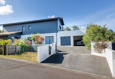 House with pool and terrace 12