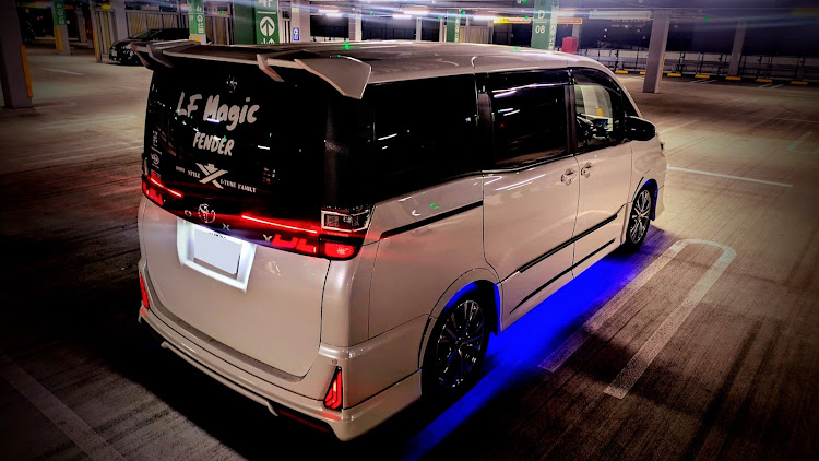 ヴォクシーのi-tune FAMILY・ノーマル車高でも格好良いと言われたい！・もうすぐホワイトデー・太陽にほえろ！に関するカスタム事例の投稿画像2枚目