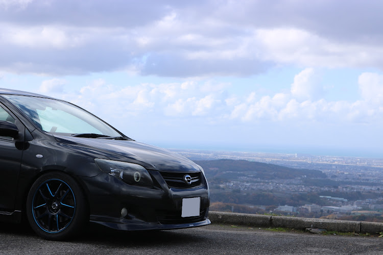 カローラフィールダーの過去の愛車・過去の愛車紹介・黒は艶がよろしいに関するカスタム事例の投稿画像1枚目