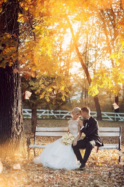 結婚式の写真家Husovschi Razvan (razvan)。2018 10月15日の写真