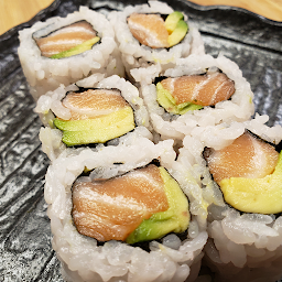 Salmon Avocado Roll -6pcs-