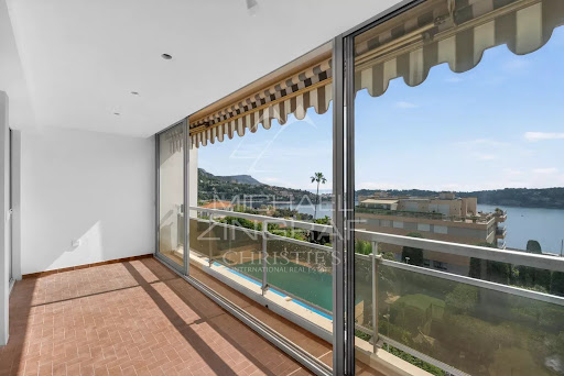 Seaside apartment with terrace 4