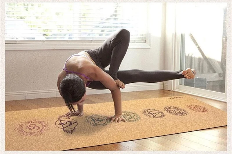 Tapete de Yoga 7 Chakras de Cortiça — Pratique com consciência, antiderrapante e natural. Conecte-se espiritualmente e equilibre sua energia.