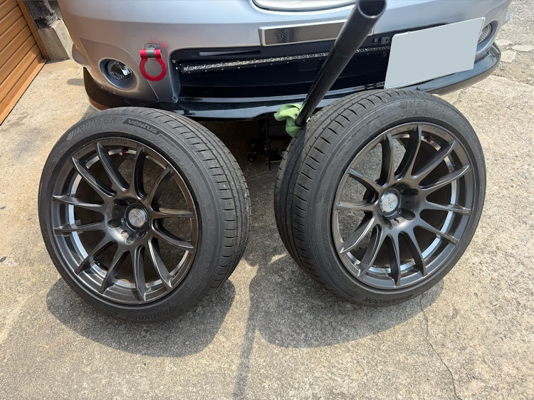 インプレッサ WRX STIのタイヤ交換・プレミアム齋藤モリブデンCXに関するカスタム事例の投稿画像4枚目