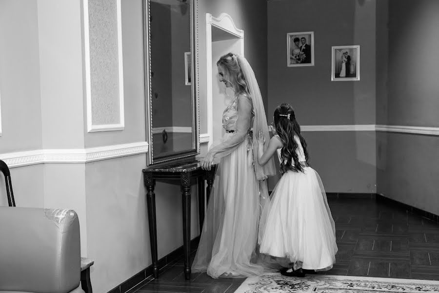 Wedding photographer Marina Guseva (gusevamarina). Photo of 5 January 2020