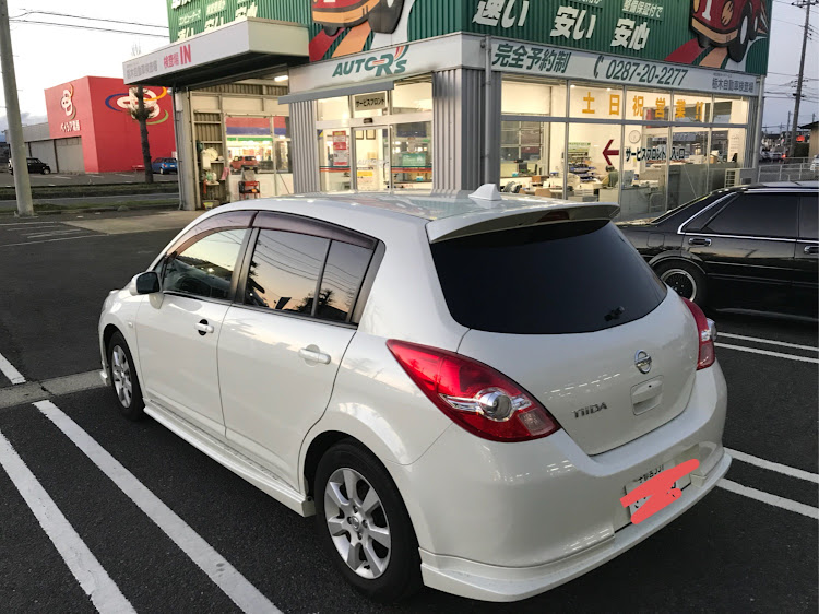 ティーダの日産・スモークフィルム・ティーダ・プライバシーフィルム・フィルム施行に関するカスタム事例の投稿画像1枚目