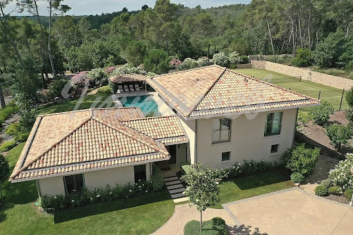 Villa with pool 2