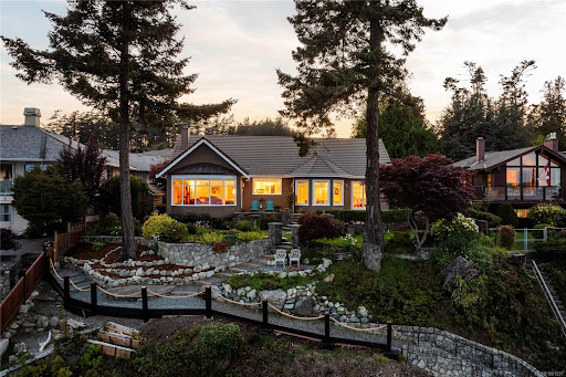 Maison contemporaine en bord de mer avec jardin 5